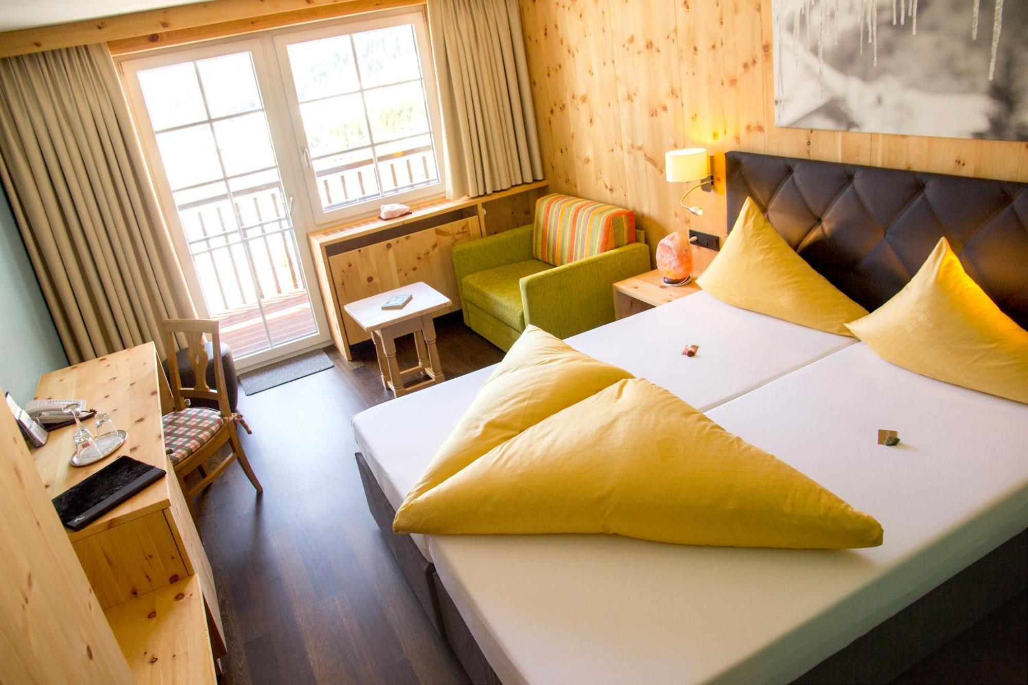 Wohlfuehlhotel Hubertushof Stuben am Arlberg Esterno foto